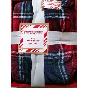 Peppermint Place  Super‎ Soft Warm Cozy Plush Throw 50" x 60" Plaid Red Navy